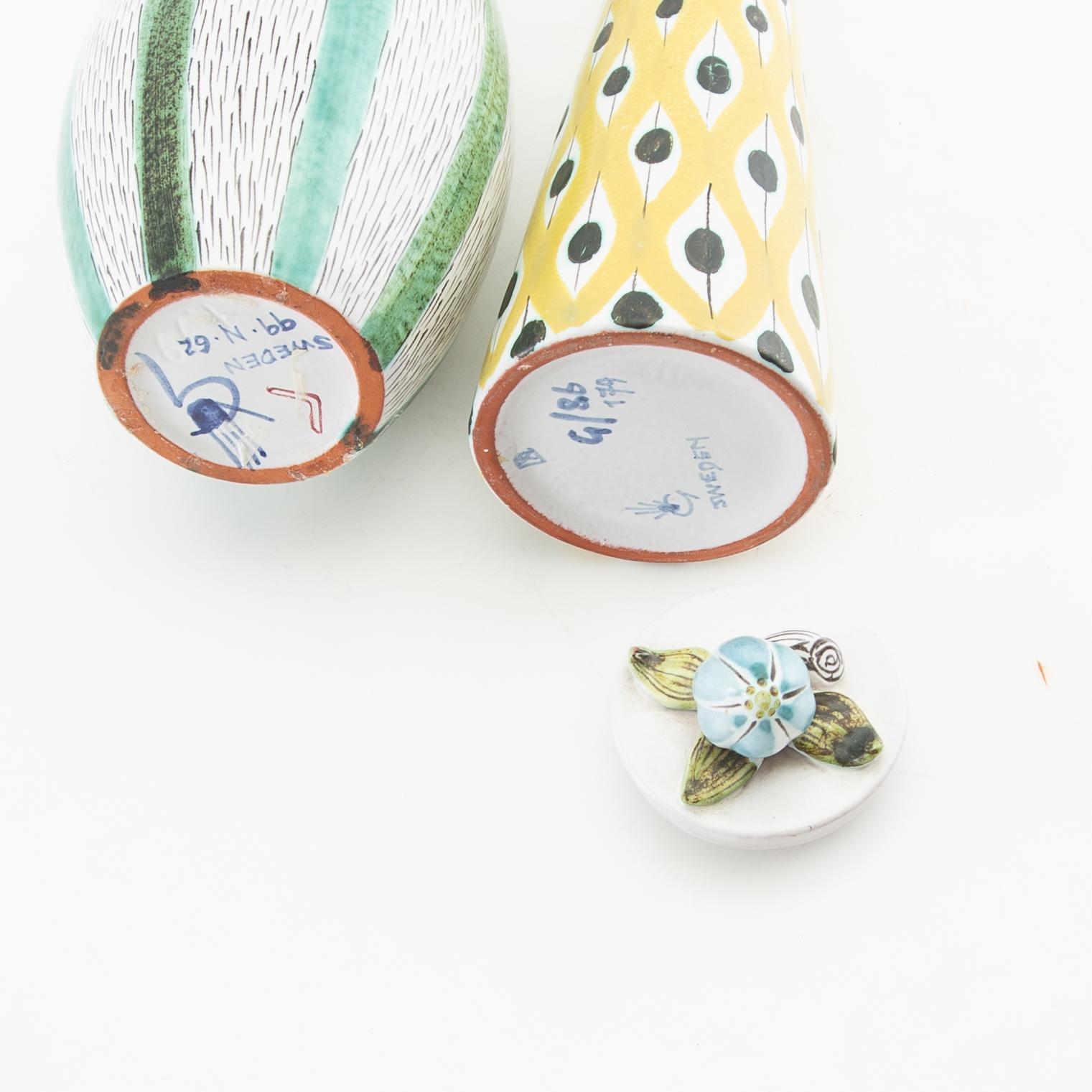 Stig Lindberg, Kanna med lock samt vas Gustavsberg studio  fajans 1900-talets mitt.