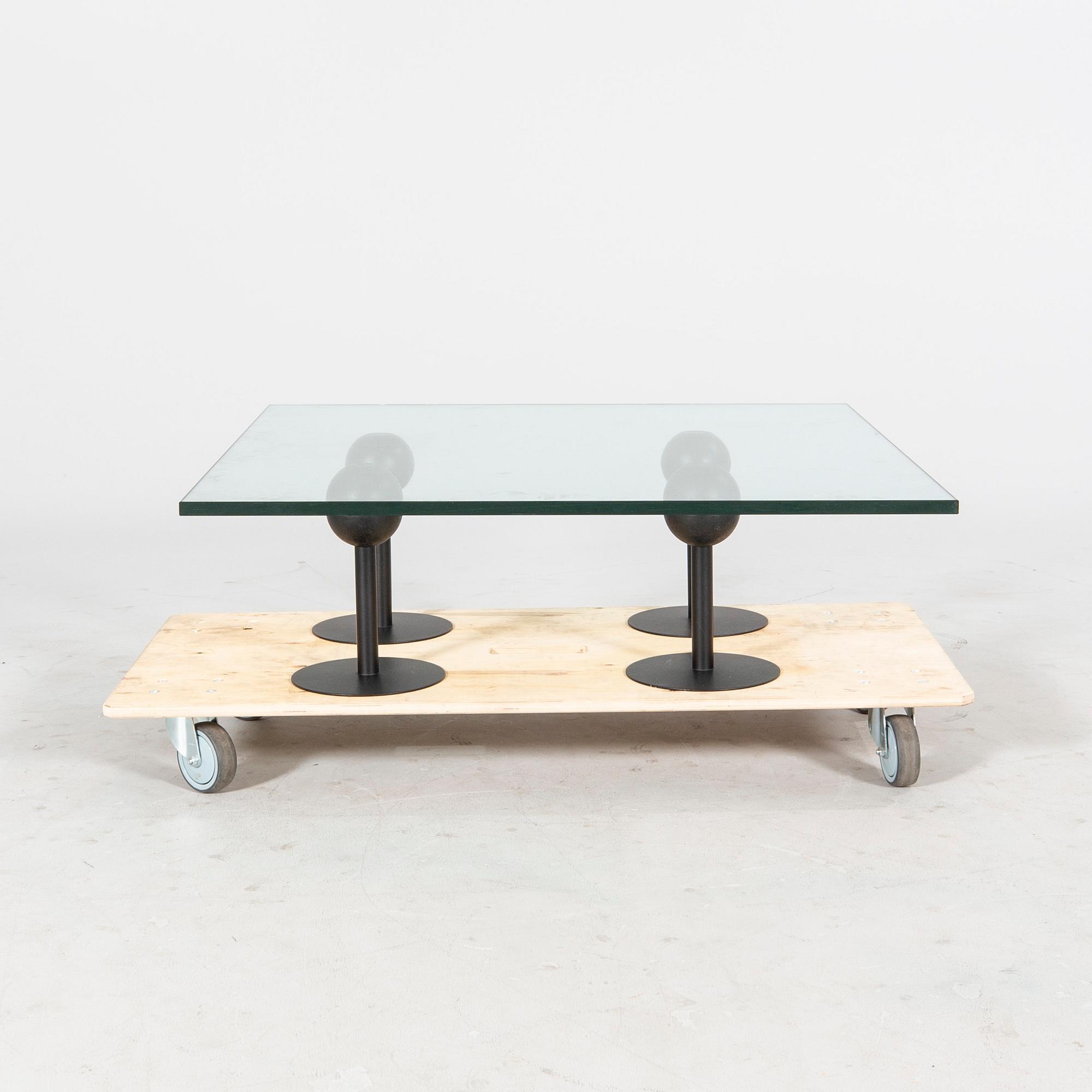 Philippe Starck, soffbord "Pepper Young" för Dis 1980-tal.