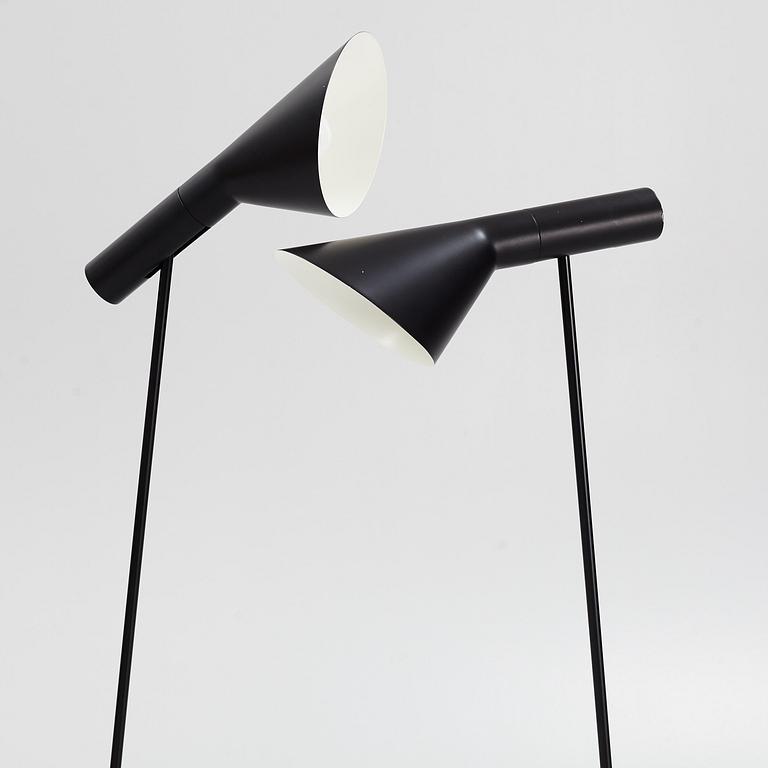 Arne Jacobsen, golvlampor, ett par, "AJ", Louis Poulsen, Danmark.