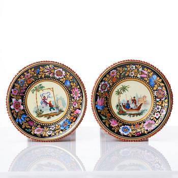 A pair of table decorations/tazzas, porcelain, Russian, 19th Century.