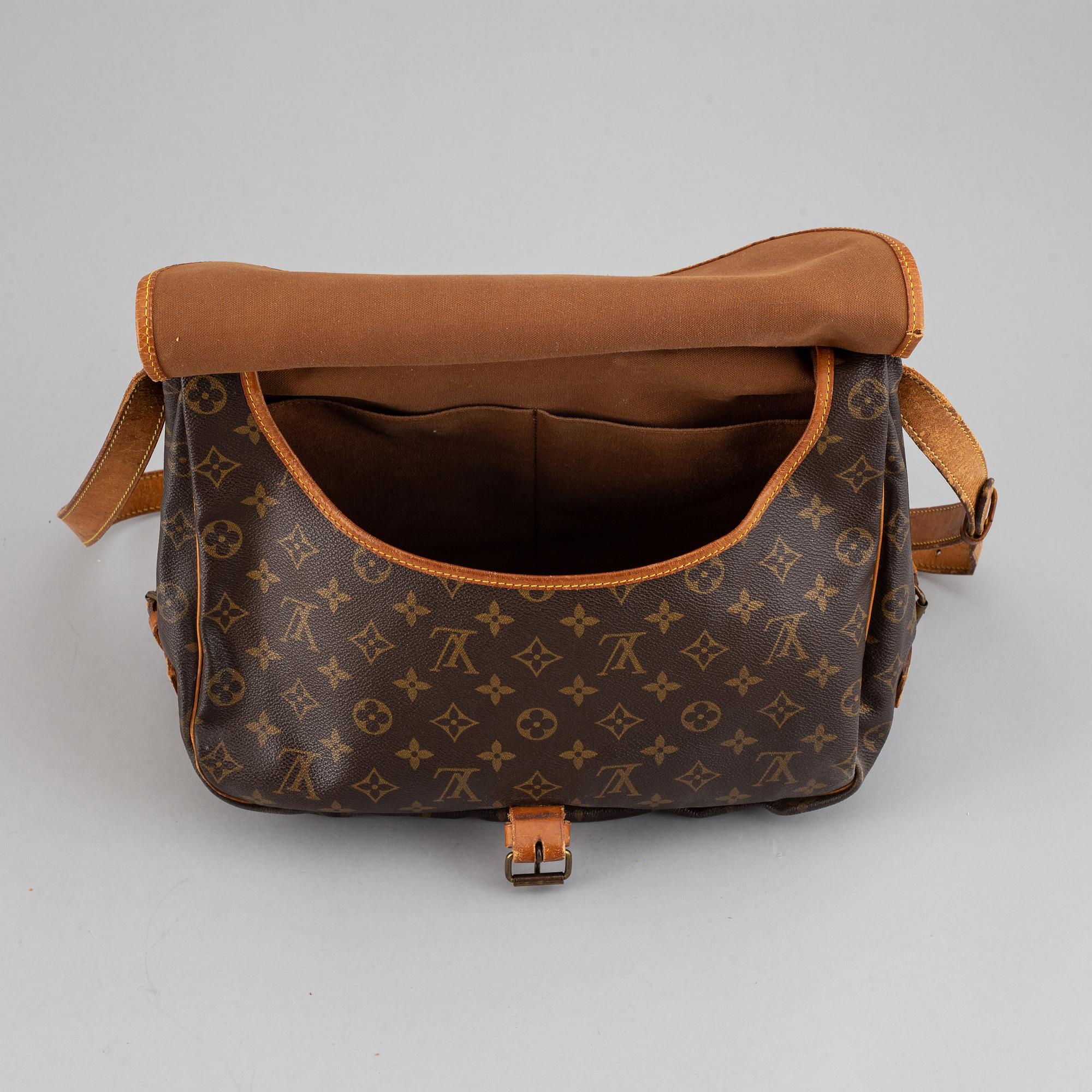 LOUIS VUITTON, a 'Saumur 35' bag.