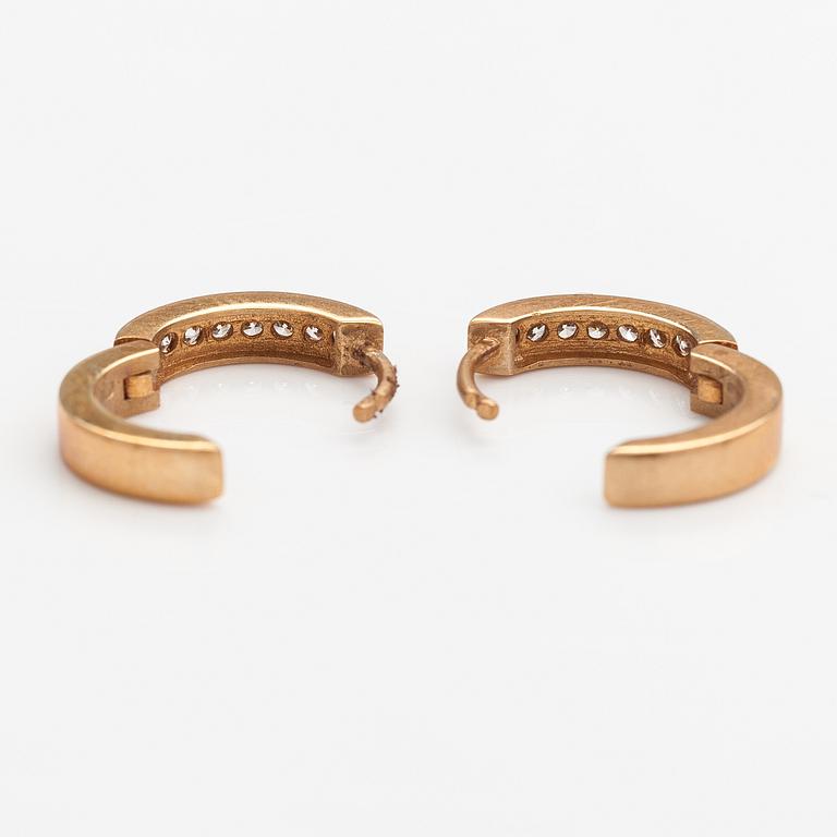 A pair of 14K gold earrings with diamonds ca. 0.26 ct in total. ITD, Espoo.