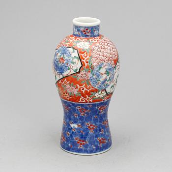 VAS, porslin, Kina, 1900-tal.
