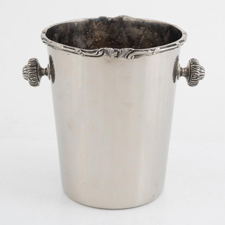 Wine cooler, silver plate, 20th century.