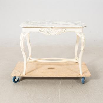Salongsbord Rokoko-stil 1900-talets förta hälft.