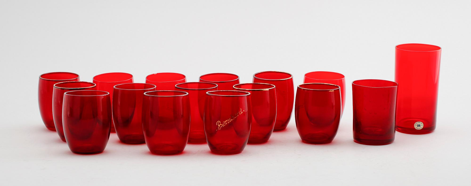 GLAS, 16 st (14+1+1), rött glas, Reijmyre.