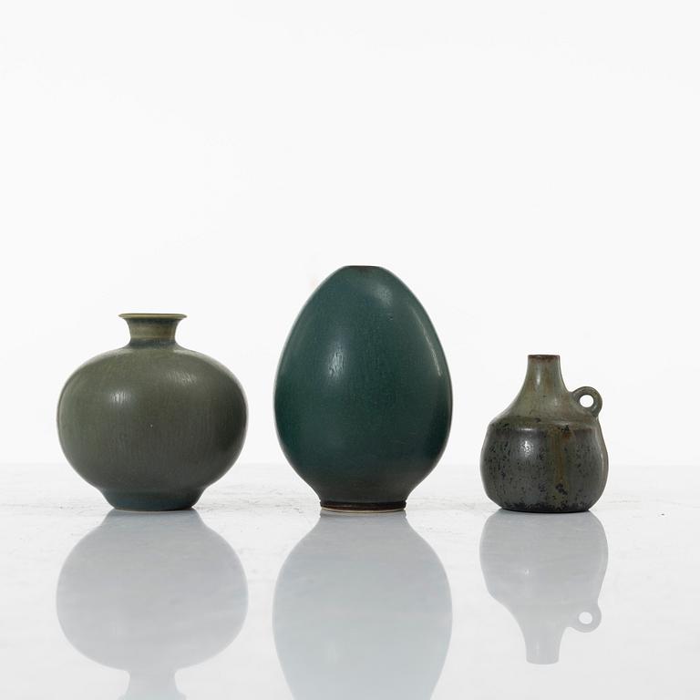 Miniatyrer, tre stycken, stengods, Berndt Friberg och Carl-Harry Stålhane, Gustavsberg respektive Rörstrand.