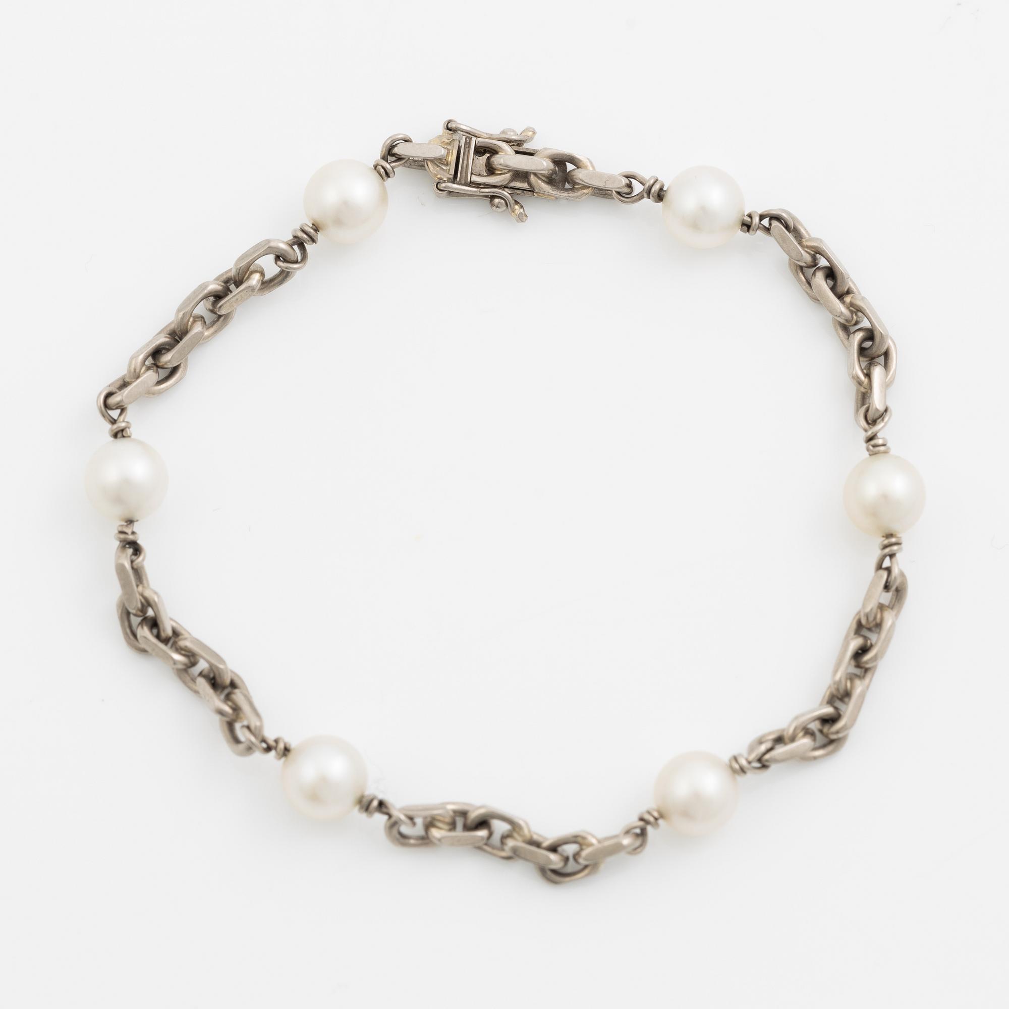 Armband 18K vitguld, ankarlänkar med sex stycken odlade pärlor, 1950-tal.