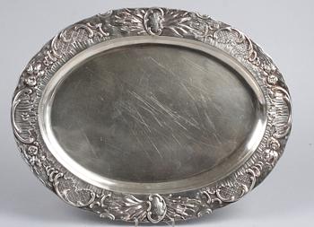 BRICKA, silver, utländska stämplar, 1900-tal. Vikt c:a 1100 g.