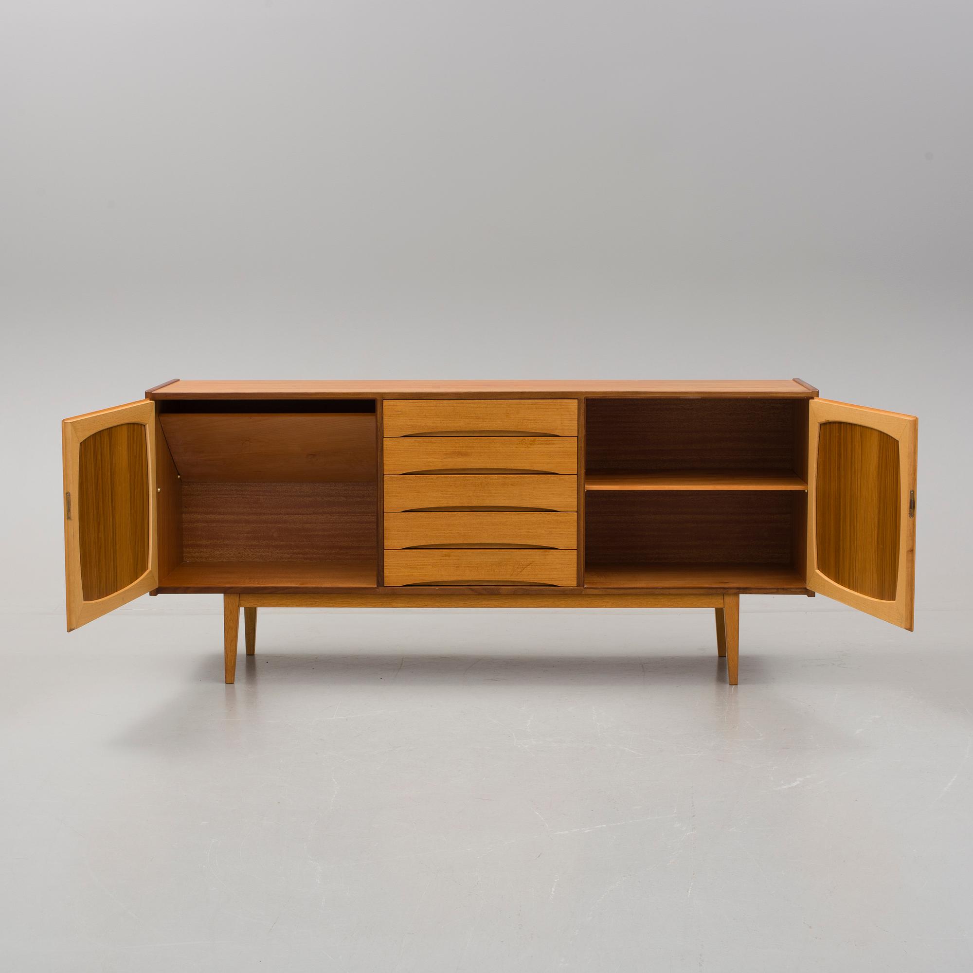 SIDEBOARD, 1900-talets mitt.