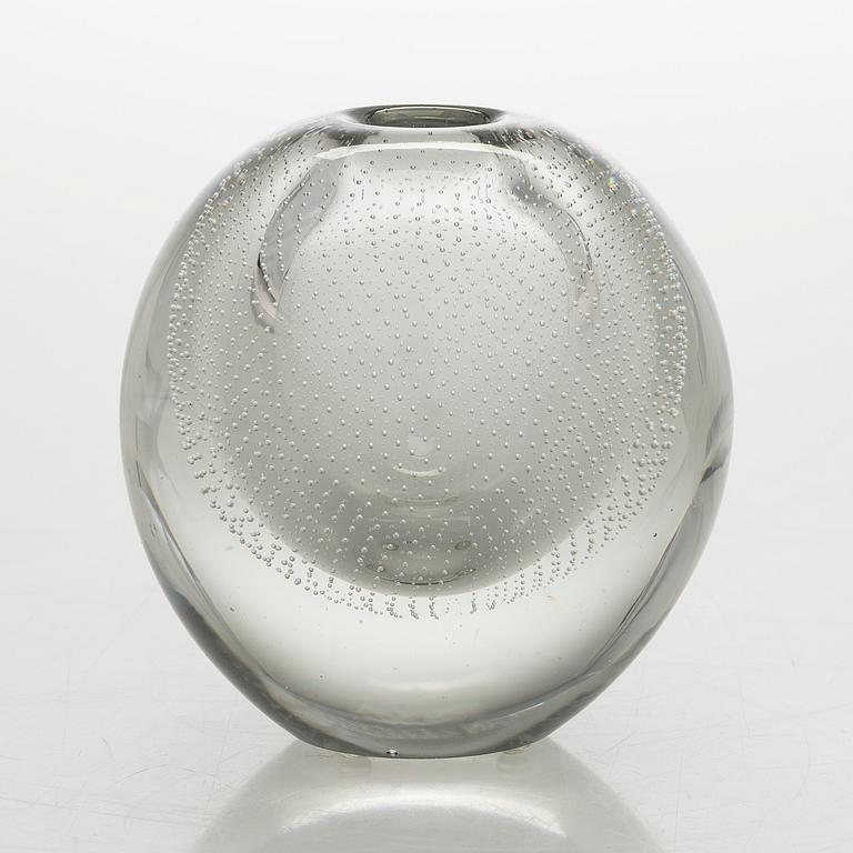 Gunnel Nyman, vas, modell "GN 17", signerad G. Nyman Nuutajärvi Notsjö -54. Formigiven 1947.