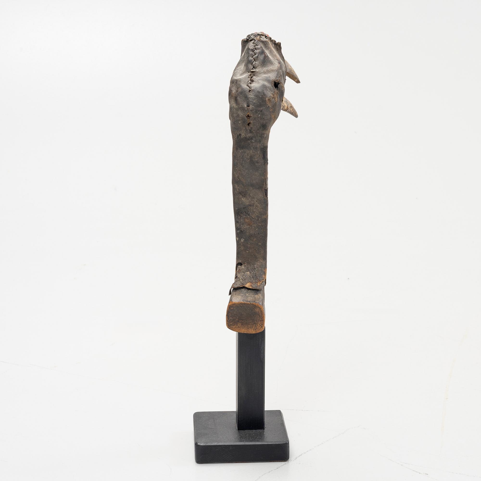 Twelve sculptures, reportedly from Makonde, Tanzania, Luba, Congo, and moore, from the second half of the 20:th century.