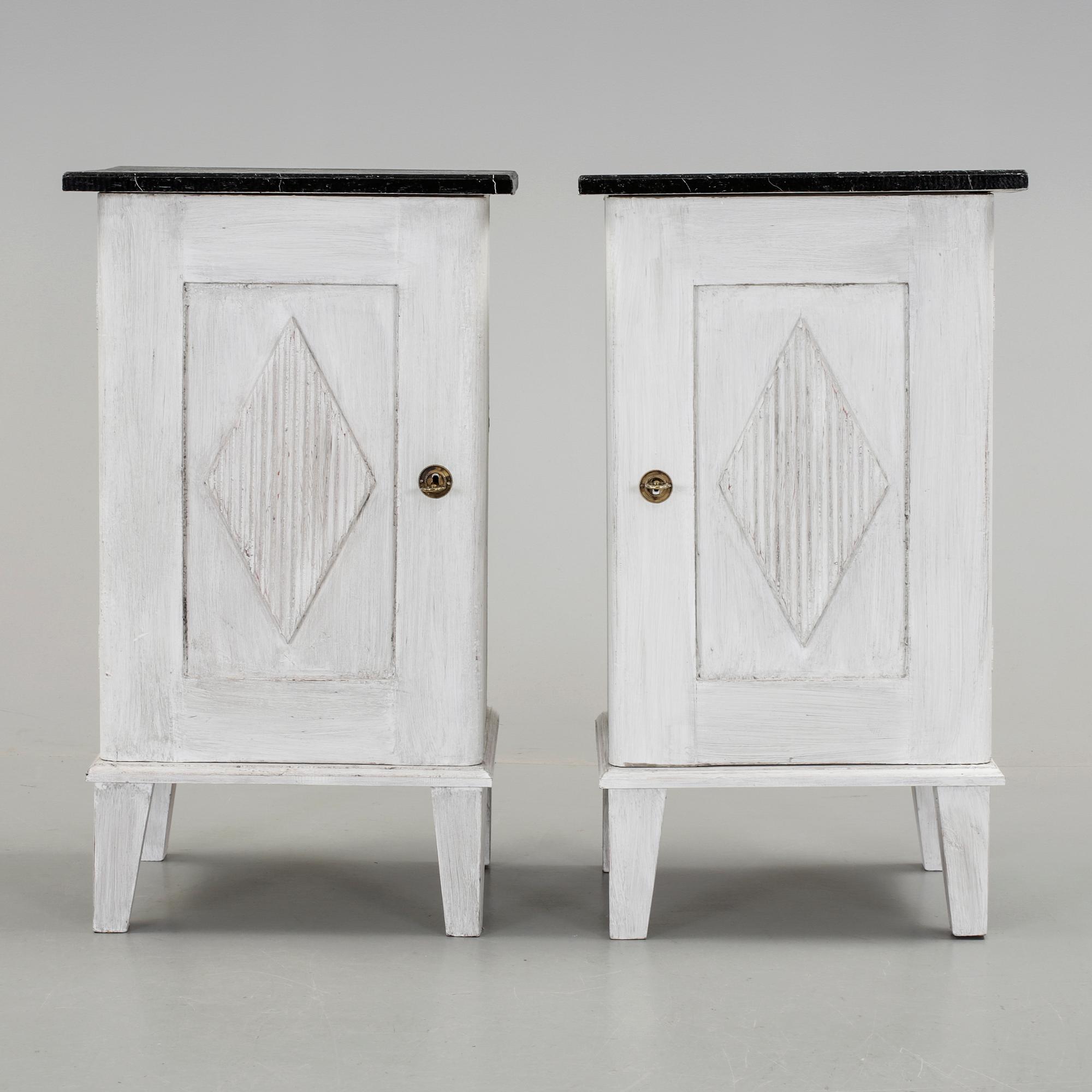 SÄNGBORD, gustaviansk stil, 1900-talets första hälft.