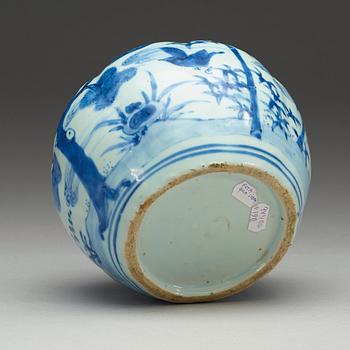 A blue and white jar, Ming dynasty Wanli (1573-1620).