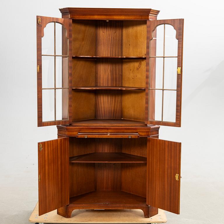 Vitrinskåp, Engelsk stil, 1900-tal.