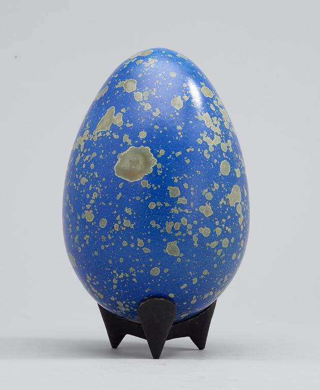 A Hans Hedberg faience egg on an iron base, Biot France.
