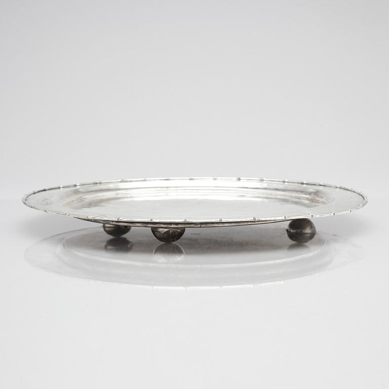 A Chinese silver tray, maker's mark of Hung Chong & Co, Shanghai (1830-1925).