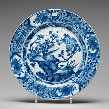 920. A group of six blue and white dishes, Qing dynasty, Kangxi (1662-1722).