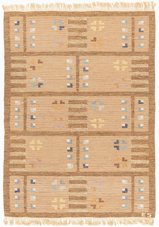A flat weave carpet, circa 229 x 168 cm.