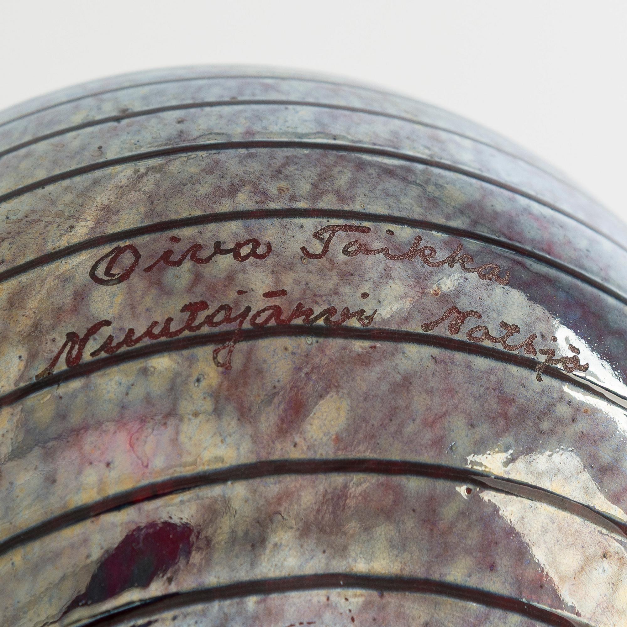 Oiva Toikka, Two glass birds, signed Oiva Toikka Nuutajärvi Notsjö, and O. Toikka Nuutajärvi.