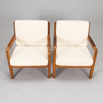 Carl Gustaf Hiort af Ornäs, a pair of mid-20th-century 'Rialto' open armchairs, Puunveisto Oy - Träsnideri Ab, Finland.