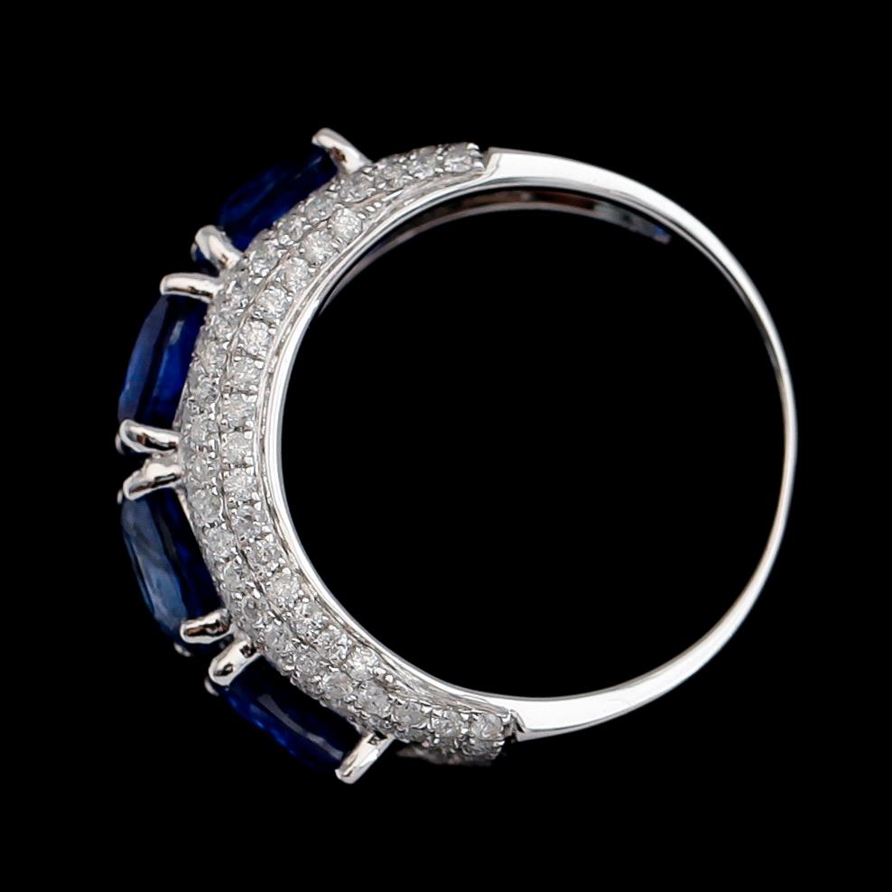 RING, 18 k vitguld, 4 blå kyaniter tot ca 3,85 c toch briljantslipade diamanter tot ca 0.89 ct.