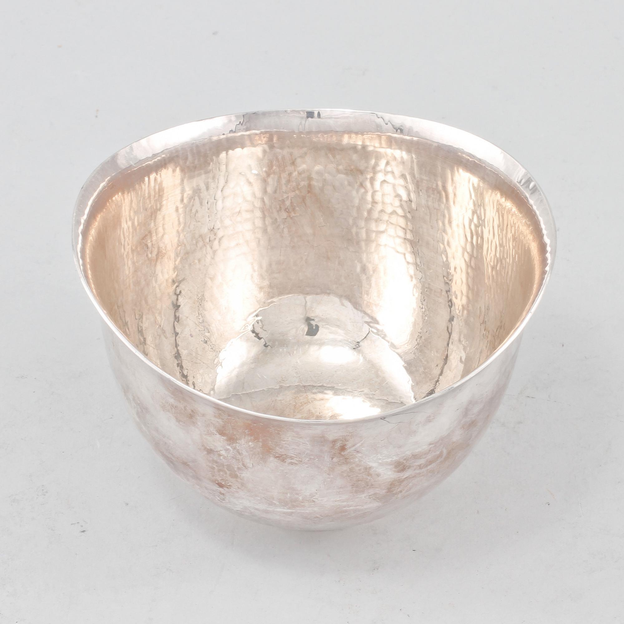 SKÅL, silver, E Löfman, MGAB, Uppsala, 1973. Vikt 360 g.