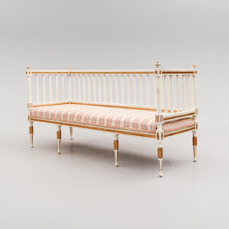 SOFFA, sengustaviansk, omkring år 1800.