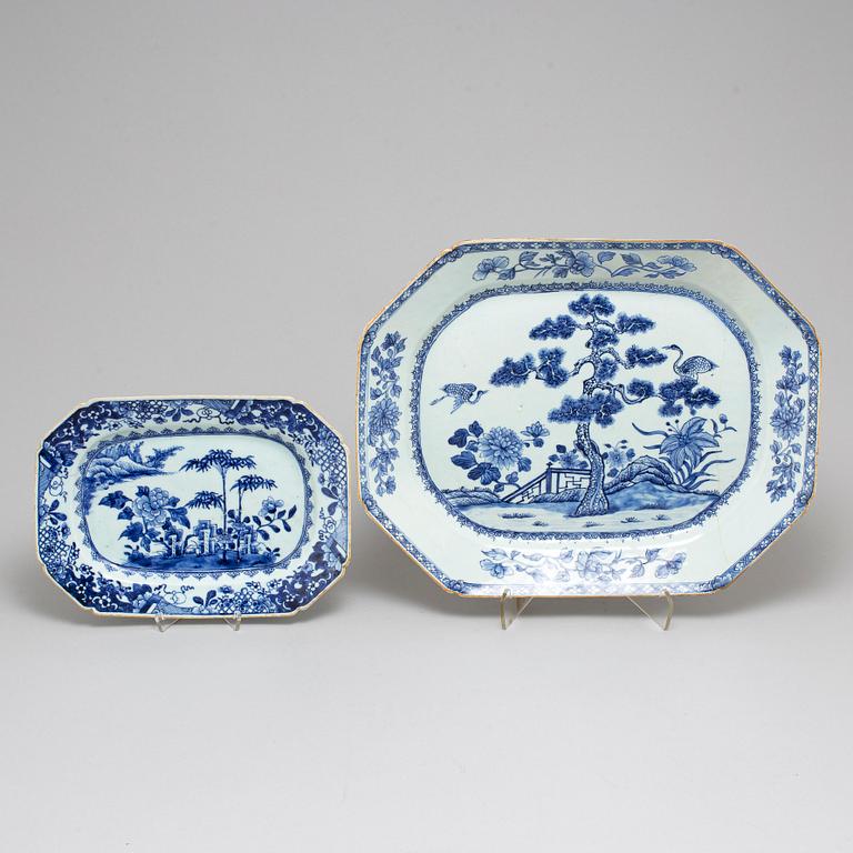 Two blue and white export porcelain serving dishes, Qing dynasty, Qianlong (1736-95).