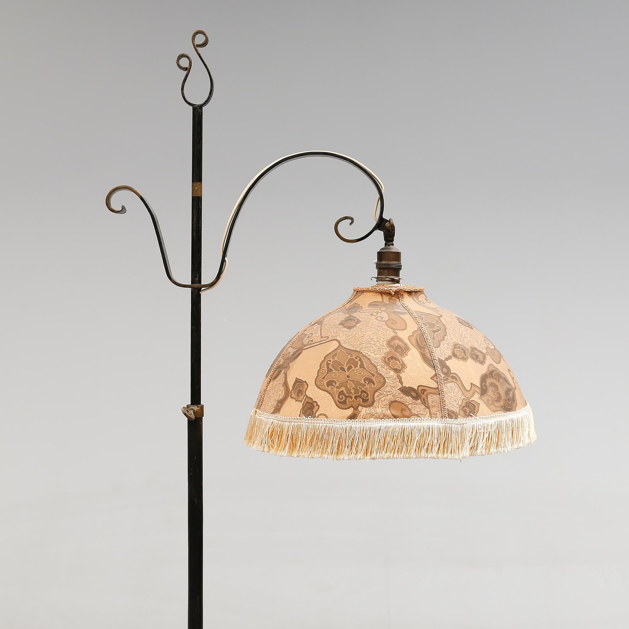 GOLVLAMPA, 1900-talets första hälft.