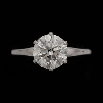 40. RING med briljantslipad diamant, ca 1.75 ct.