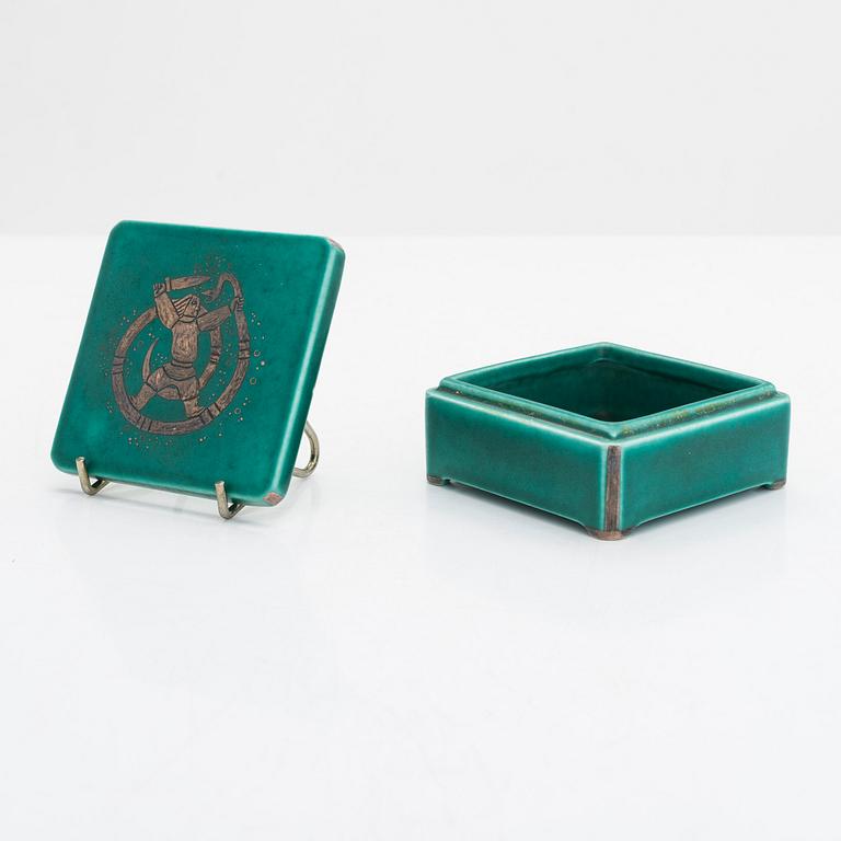 Wilhelm Kåge, skålfat samt ask med lock, "Argenta", Gustavsberg.