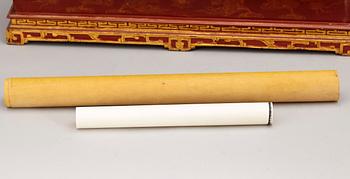 LACKASK MED SKRIVRULLE, Kina, 1900-tal.