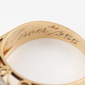 Ring 18K gold with cabochon-cut sapphire and white stones.