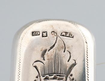SILVERFÖREMÅL, 4 delar, 1900-tal. Vikt med borste ca 145 g.