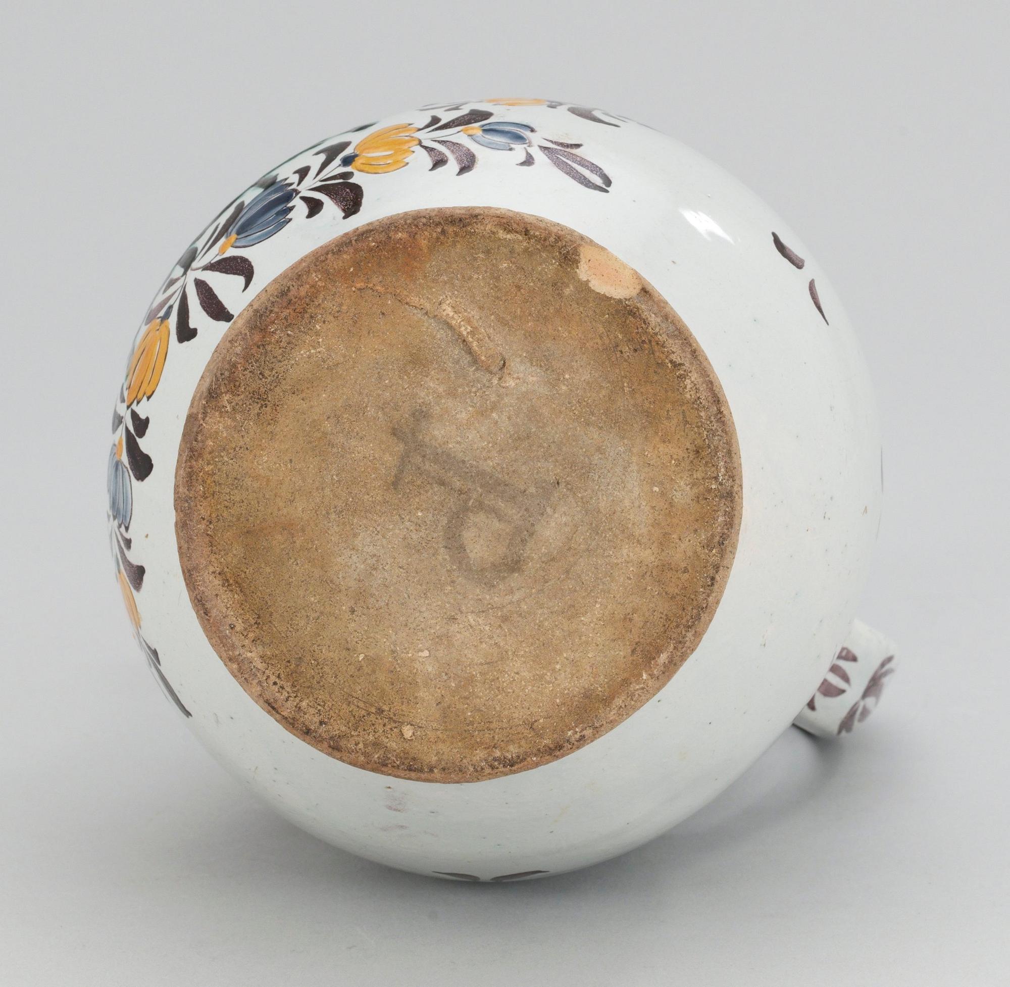 KANNA, fajans. Holland Tyskland, märkt 1811.