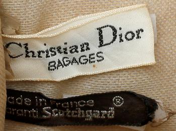 NECESSÄR, SCARF samt  två SKÄRP, Christian Dior.