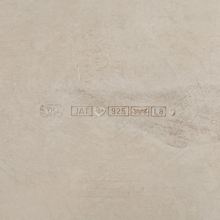 Pekka Piekäinen, maljakko, sterlinghopeaa, J.A. Tarkiainen, Helsinki 1988.