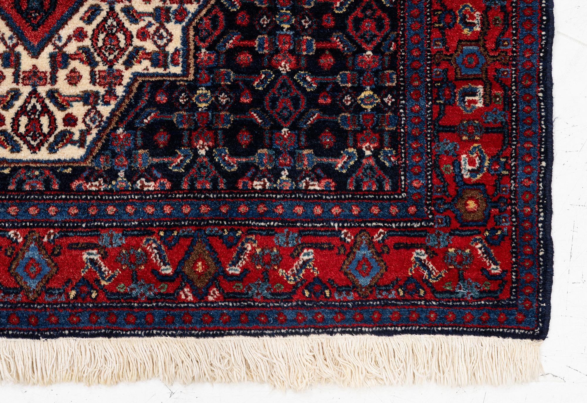 A Senneh rug, c. 160 x 117 cm.