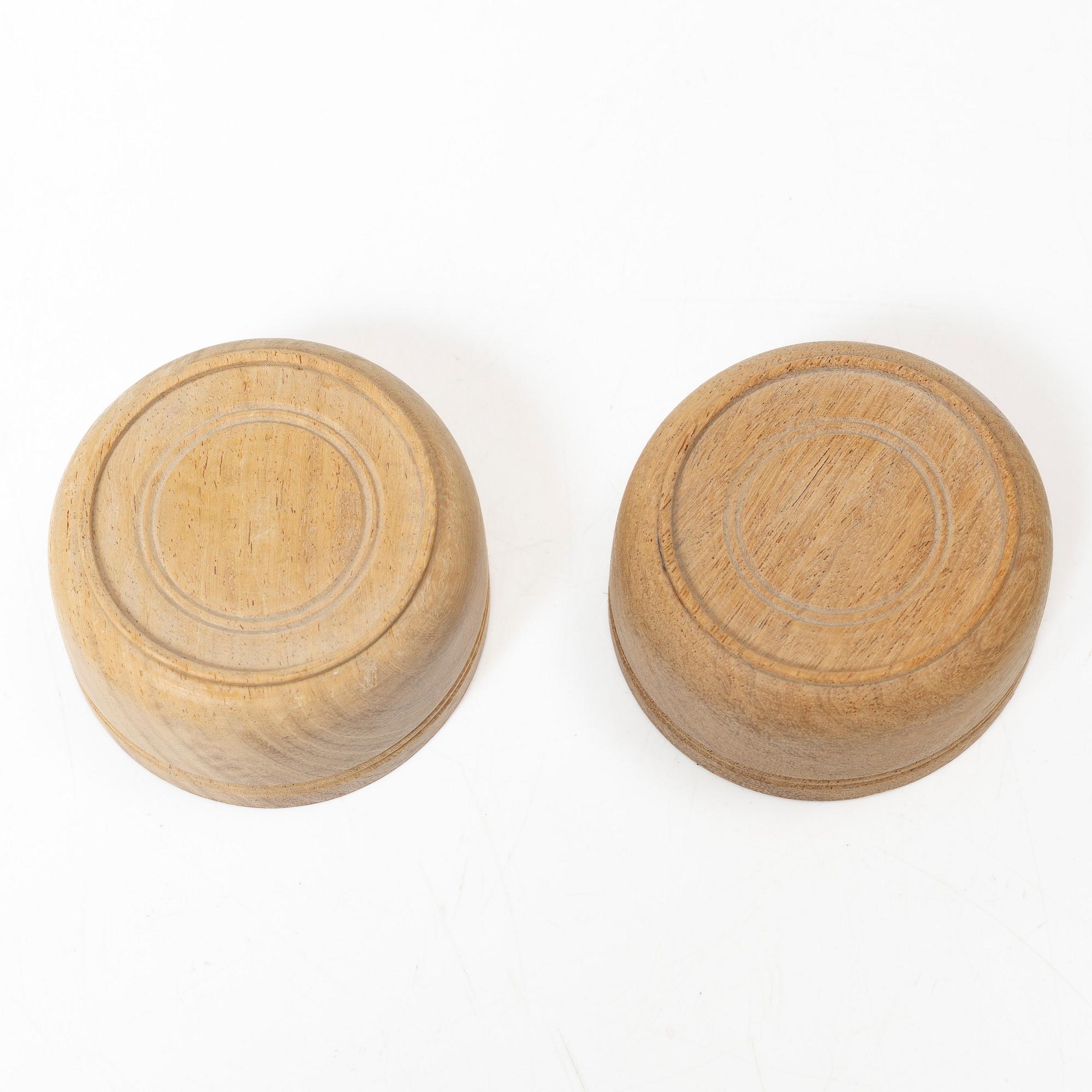 Two similar blue and white porcelain tea jars, China, Qingdynasty, 18th century.