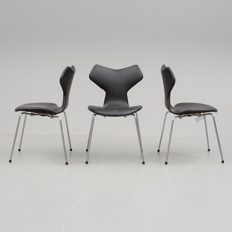 STOLAR, 3 stycken, "Grand Prix", Arne Jacobsen, 1900-talets andra hälft. Modellen formgiven 1955.