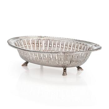 A  French silver centre-piece bowl, marked André Aucoc, Paris, around the turn of the century 1800/1900.