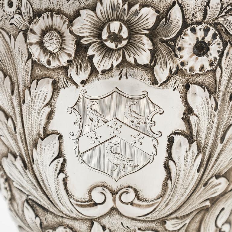 A sterling silver ewer, London 1776, maker's mark IC.