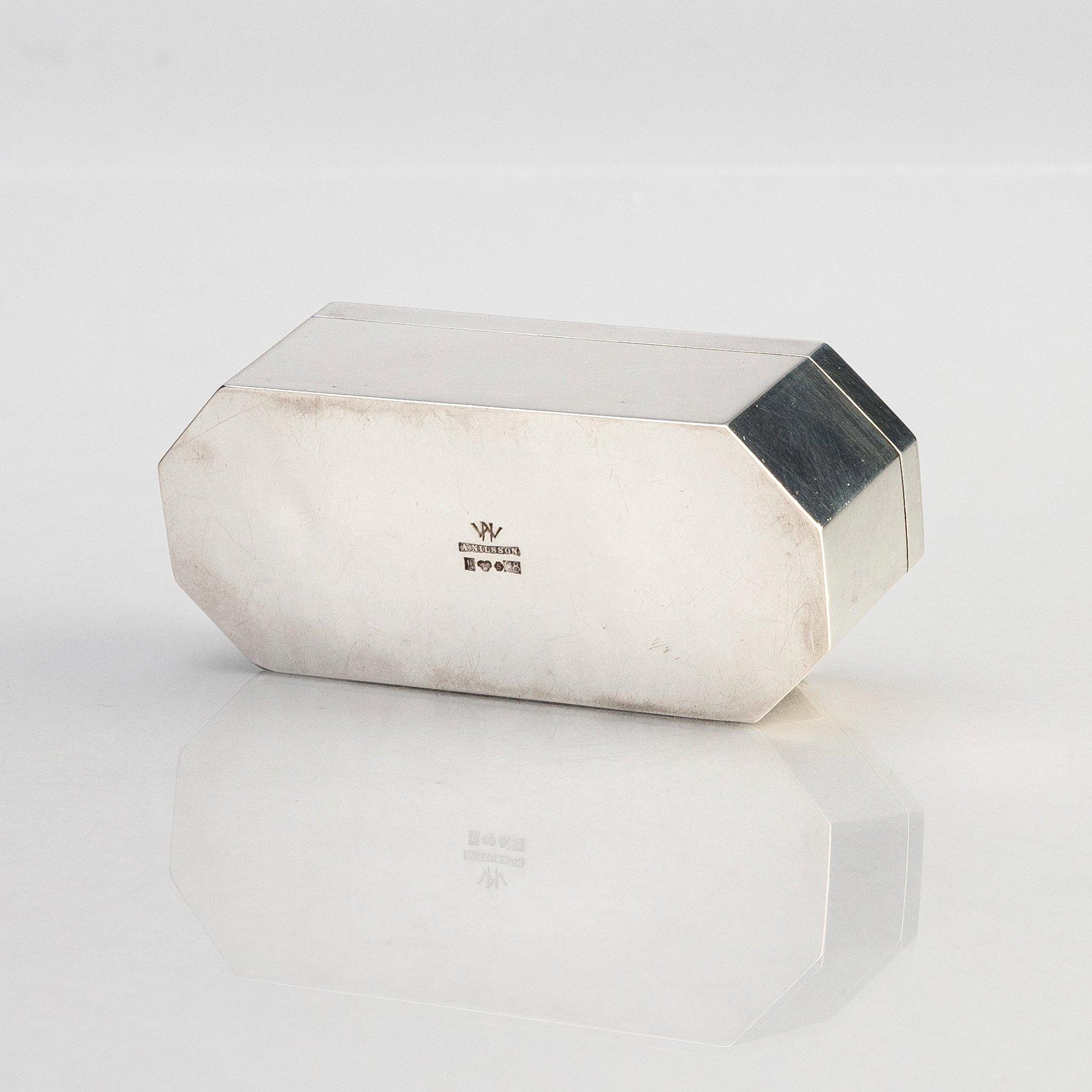 Wiwen Nilsson, a silver box with lid, Lund 1929.