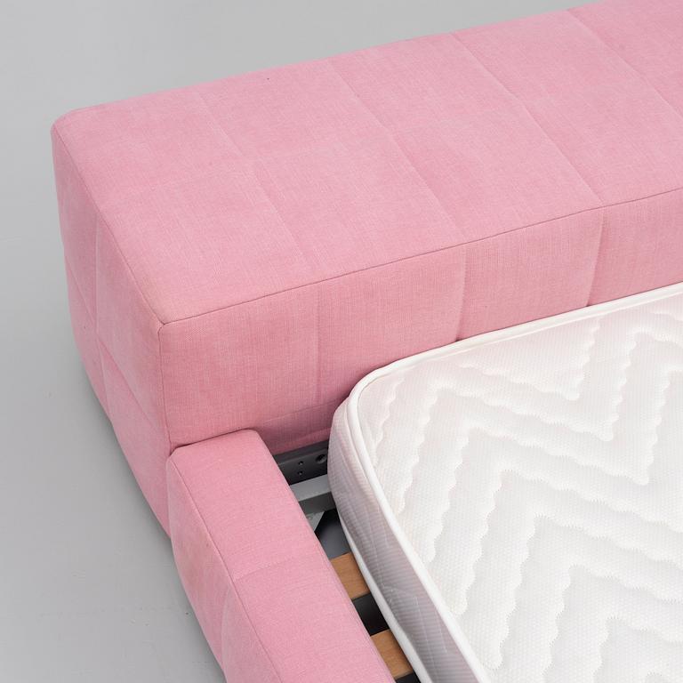 Giuseppe Viganò, a "Squaring" bed, Bonaldo, Italy.