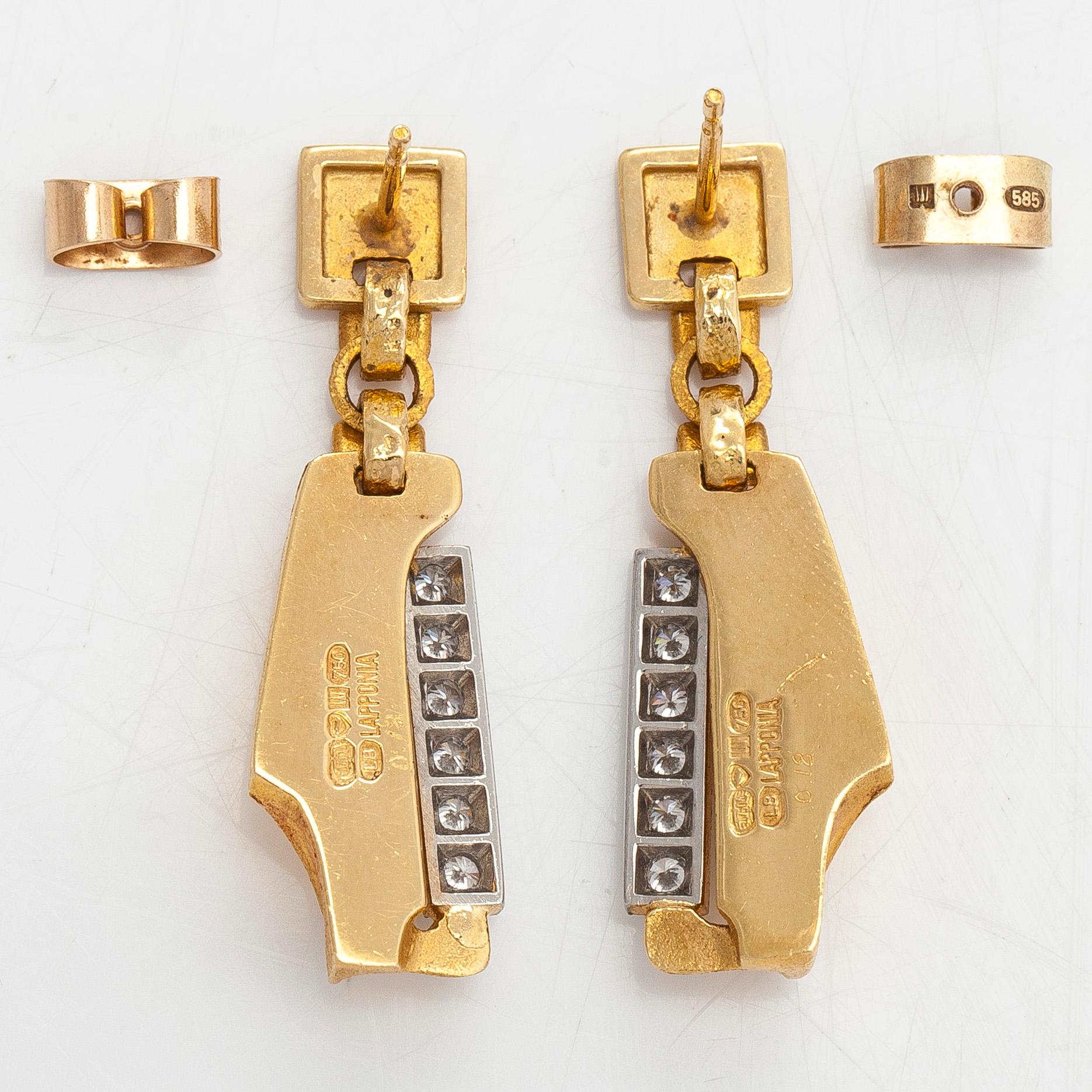 Björn Weckström, korvakorut, "Da Capo", 18K kultaa ja briljanttihiottuja timantteja, yht. noin 0.36 ct. Lapponia 1988.