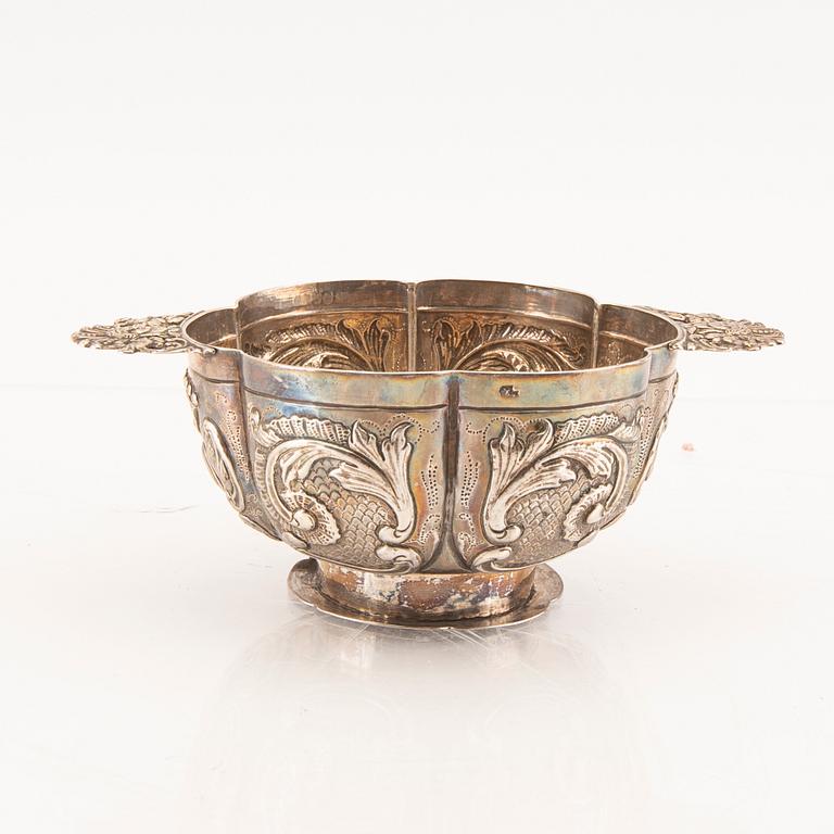 A 19th/20th century silver baroque style cup weight 166 grams.