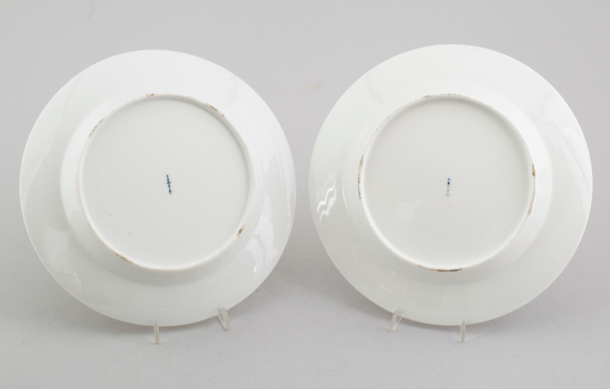 TALLRIKAR, 1 par, porslin, Berlin, 1800-talets andra hälft.