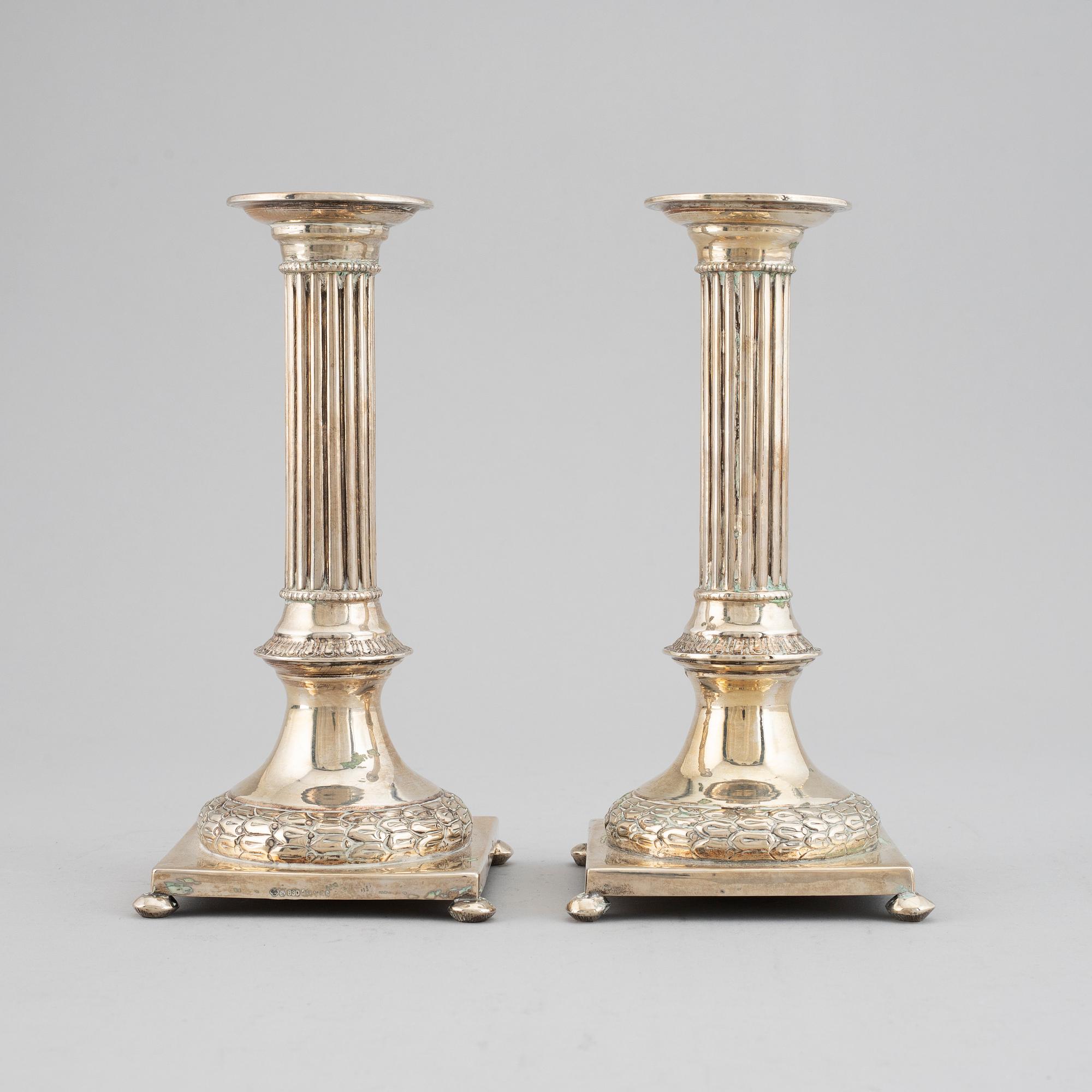 Silver candelsticks.