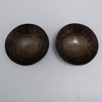 A PAIR OF LACQUER BOWLS, early 20th century.